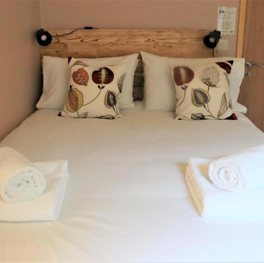 South Downs Eco Lodge & Camping East Meon Екстериор снимка